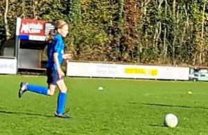 E-Junioren gewinnen Spitzenduell